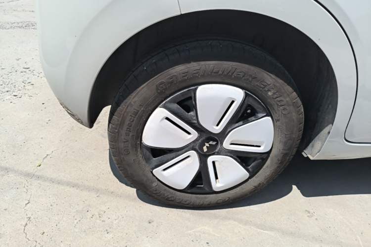 Used Wuling Hongguang MINIEV 2025 Four-Door Version Advanced Edition Right Rear Wheel Hub