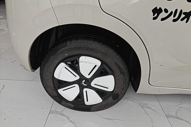Used Wuling Hongguang MINIEV 2025 Four-Door Version Zhenxiang+ Edition Right Rear Wheel Hub