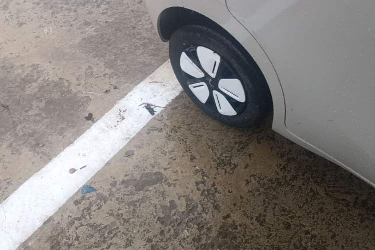 Used Wuling Hongguang MINIEV 2025 Four-Door Version Advanced Edition Right Rear Wheel Hub
