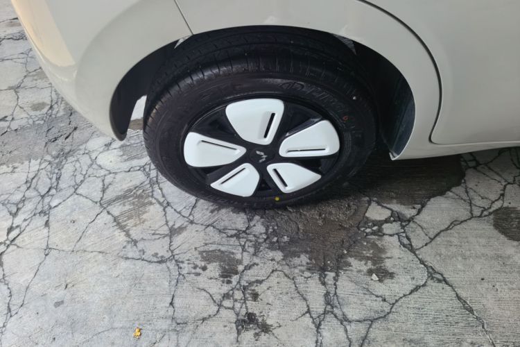 Used Wuling Hongguang MINIEV 2025 Four-Door Version Advanced Edition Right Rear Wheel Hub