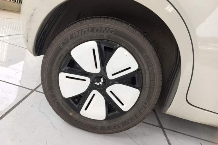 Used Wuling Hongguang MINIEV 2025 Four-Door Version Zhenxiang+ Edition Right Rear Wheel Hub