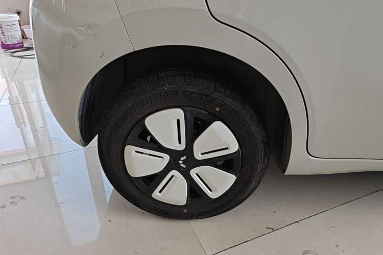 Used Wuling Hongguang MINIEV 2025 Four-Door Version Advanced Edition Right Rear Wheel Hub