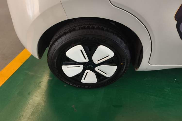 Used Wuling Hongguang MINIEV 2025 Four-Door Version Advanced Edition Right Rear Wheel Hub