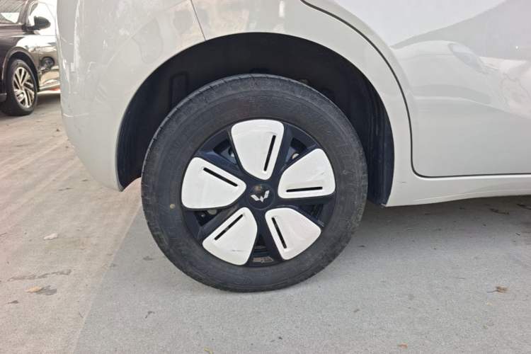 Used Wuling Hongguang MINIEV 2025 Four-Door Version Zhenxiang+ Edition Right Rear Wheel Hub