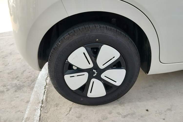 Used Wuling Hongguang MINIEV 2025 Four-Door Version Zhenxiang+ Edition Right Rear Wheel Hub
