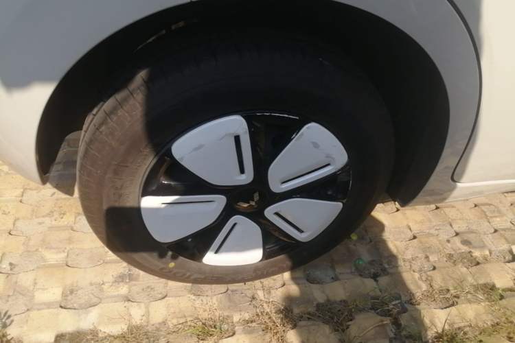 Used Wuling Hongguang MINIEV 2025 Four-Door Version Advanced Edition Right Rear Wheel Hub