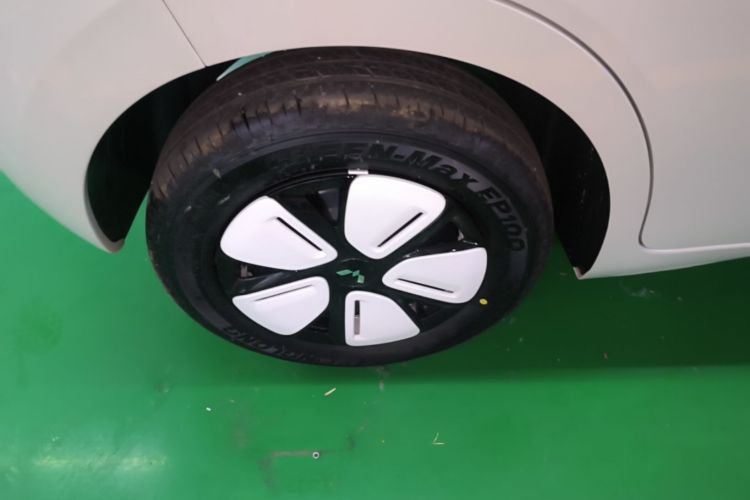 Used Wuling Hongguang MINIEV 2025 Four-Door Version Advanced Edition Right Rear Wheel Hub