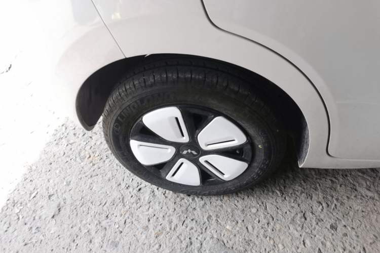 Used Wuling Hongguang MINIEV 2025 Four-Door Version Advanced Edition Right Rear Wheel Hub