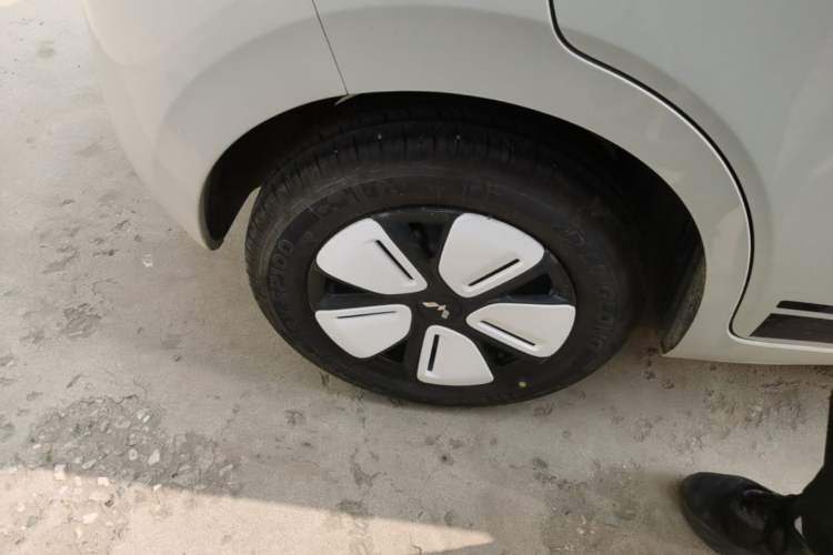 Used Wuling Hongguang MINIEV 2025 Four-Door Version Zhenxiang+ Edition Right Rear Wheel Hub