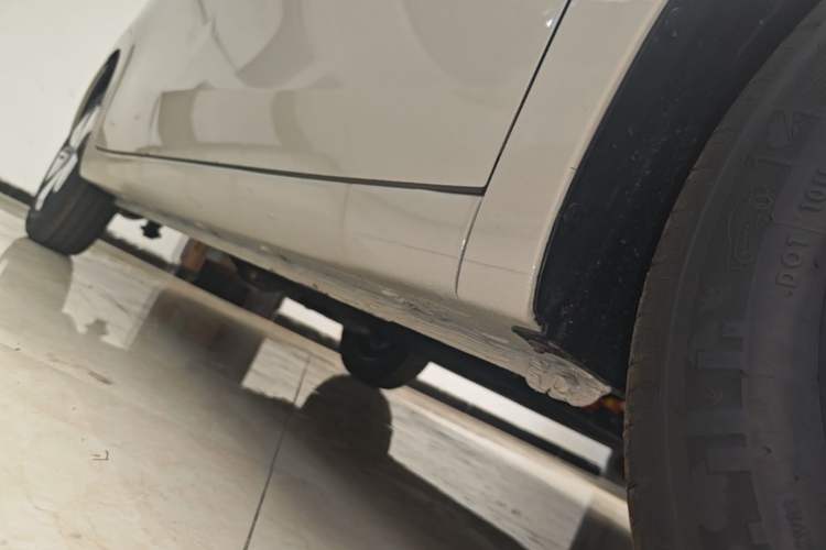 Used Wuling Hongguang MINIEV 2025 Four-Door Version Premium Edition Right Side Sill