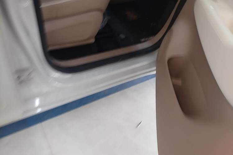 Used Wuling Hongguang MINIEV 2025 Four-Door Version Advanced Edition Right Side Sill