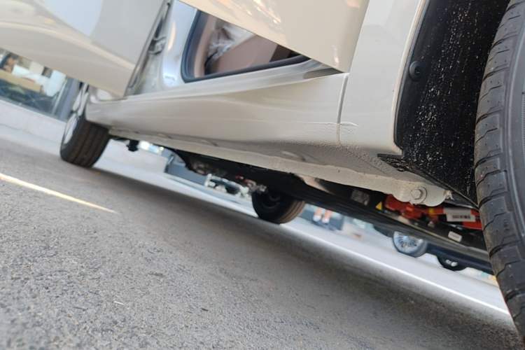 Used Wuling Hongguang MINIEV 2025 Four-Door Version Advanced Edition Right Side Sill