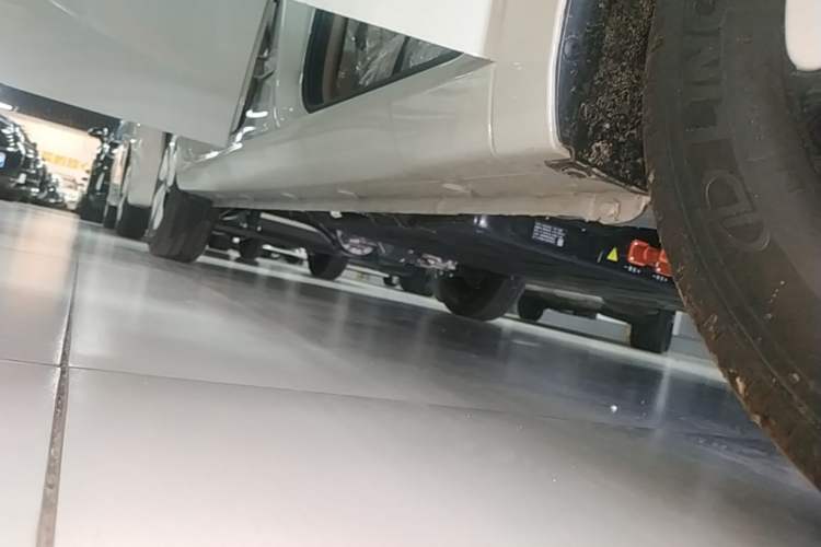 Used Wuling Hongguang MINIEV 2025 Four-Door Version Advanced Edition Right Side Sill