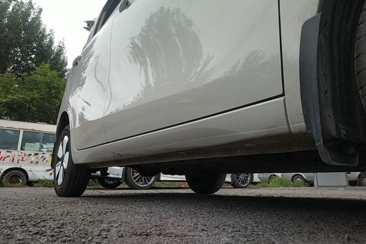 Used Wuling Hongguang MINIEV 2025 Four-Door Version Advanced Edition Right Side Sill