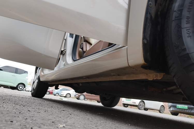 Used Wuling Hongguang MINIEV 2025 Four-Door Version Advanced Edition Right Side Sill