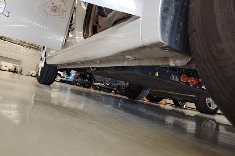 Used Wuling Hongguang MINIEV 2025 Four-Door Version Advanced Edition Right Side Sill