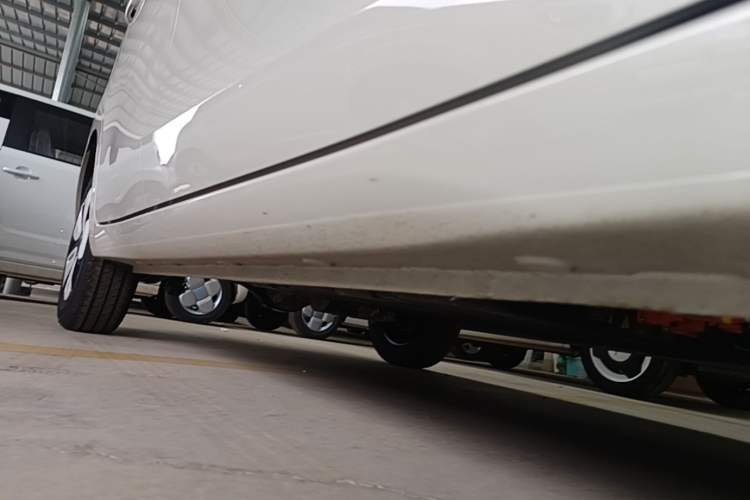 Used Wuling Hongguang MINIEV 2025 Four-Door Version Advanced Edition Right Side Sill