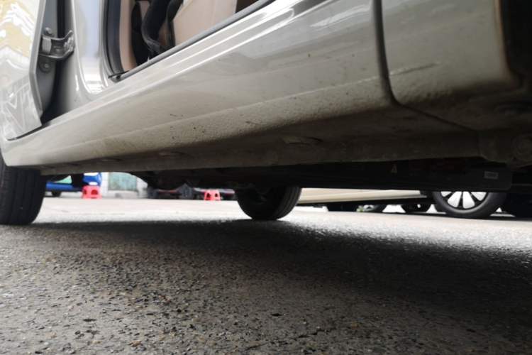 Used Wuling Hongguang MINIEV 2025 Four-Door Version Advanced Edition Right Side Sill