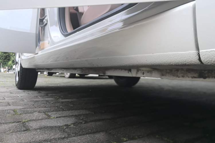 Used Wuling Hongguang MINIEV 2025 Four-Door Version Advanced Edition Right Side Sill
