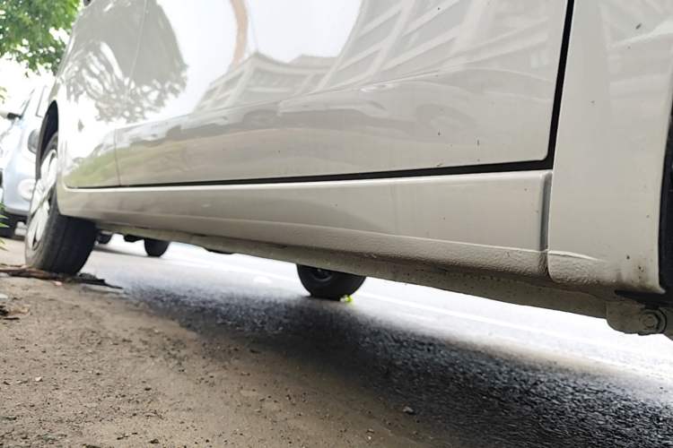 Used Wuling Hongguang MINIEV 2025 Four-Door Version Advanced Edition Right Side Sill