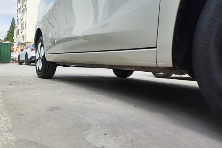 Used Wuling Hongguang MINIEV 2025 Four-Door Version Advanced Edition Right Side Sill