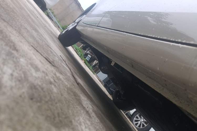 Used Wuling Hongguang MINIEV 2025 Four-Door Version Advanced Edition Right Side Sill
