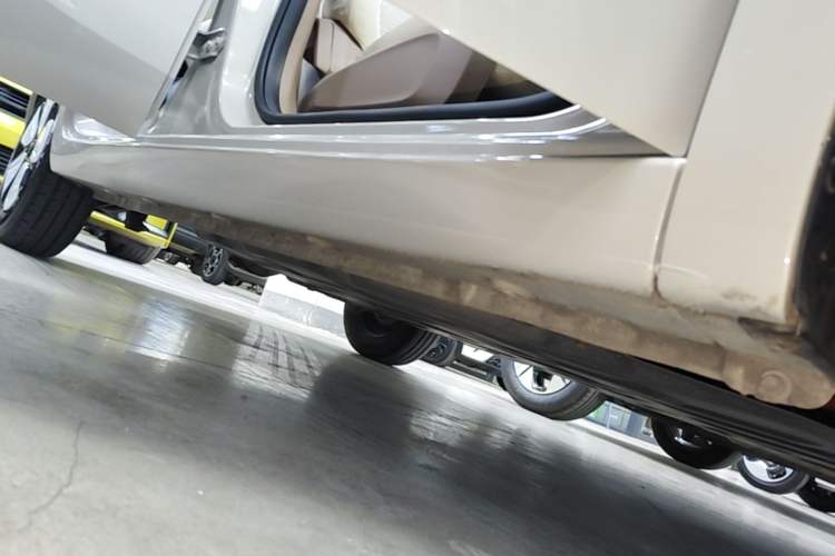 Used Wuling Hongguang MINIEV 2025 Four-Door Version Advanced Edition Right Side Sill