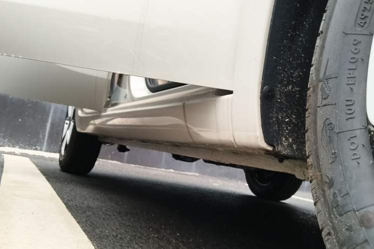 Used Wuling Hongguang MINIEV 2025 Four-Door Version Advanced Edition Right Side Sill