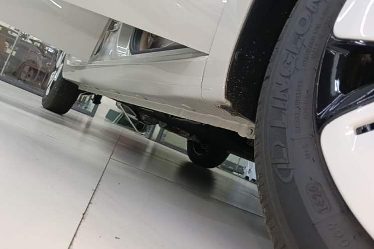 Used Wuling Hongguang MINIEV 2025 Four-Door Version Advanced Edition Right Side Sill