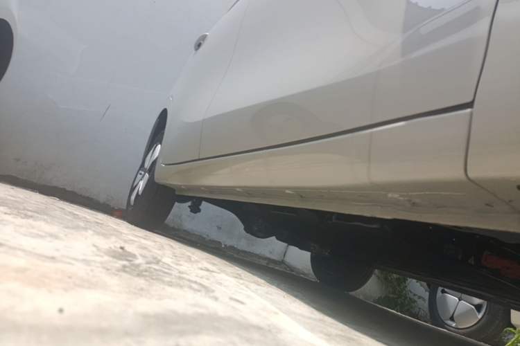 Used Wuling Hongguang MINIEV 2025 Four-Door Version Advanced Edition Right Side Sill