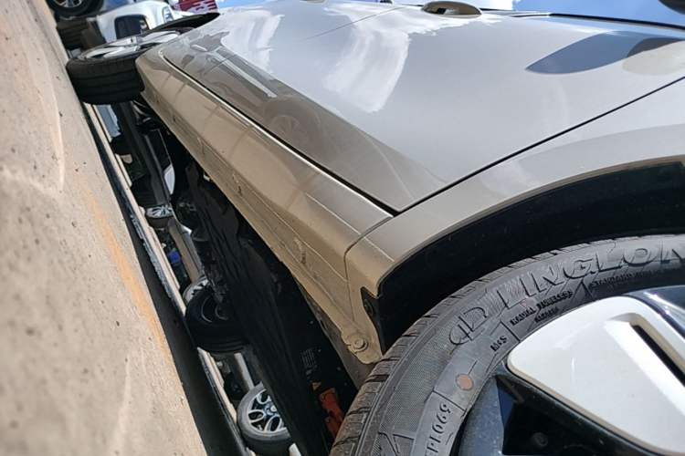 Used Wuling Hongguang MINIEV 2025 Four-Door Version Advanced Edition Right Side Sill