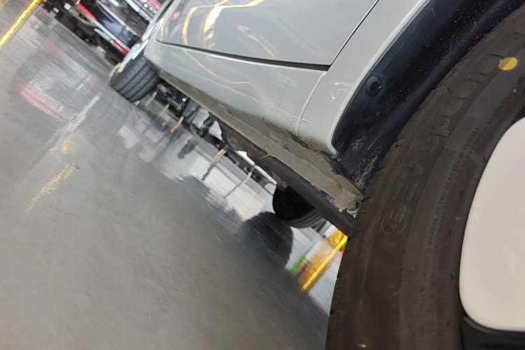 Used Wuling Hongguang MINIEV 2025 Four-Door Version Advanced Edition Right Side Sill