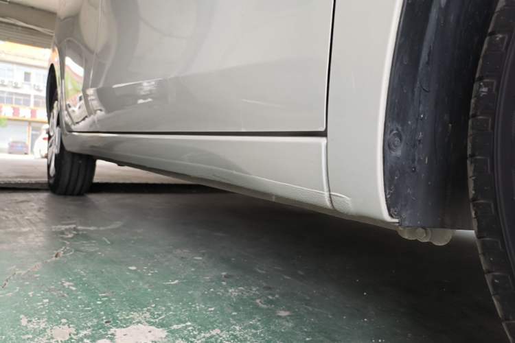 Used Wuling Hongguang MINIEV 2025 Four-Door Version Advanced Edition Right Side Sill