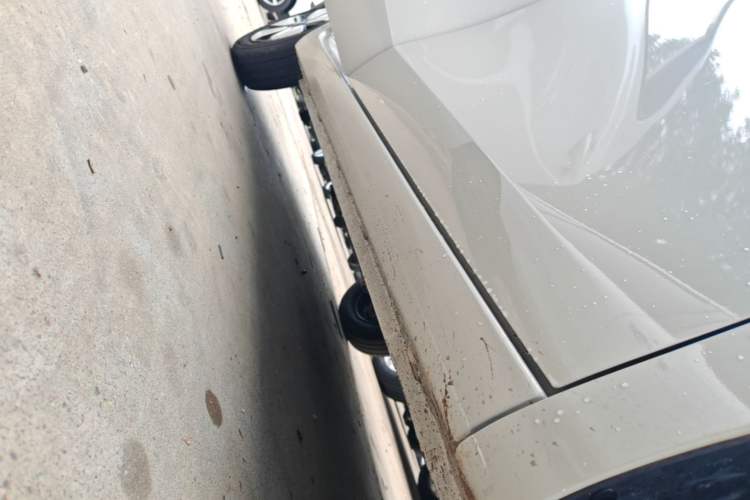 Used Wuling Hongguang MINIEV 2025 Four-Door Version Advanced Edition Right Side Sill