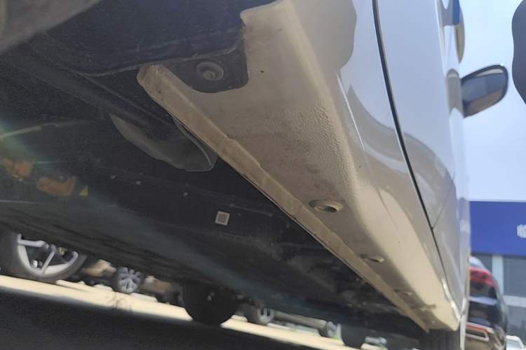 Used Wuling Hongguang MINIEV 2025 Four-Door Version Advanced Edition Right Side Sill
