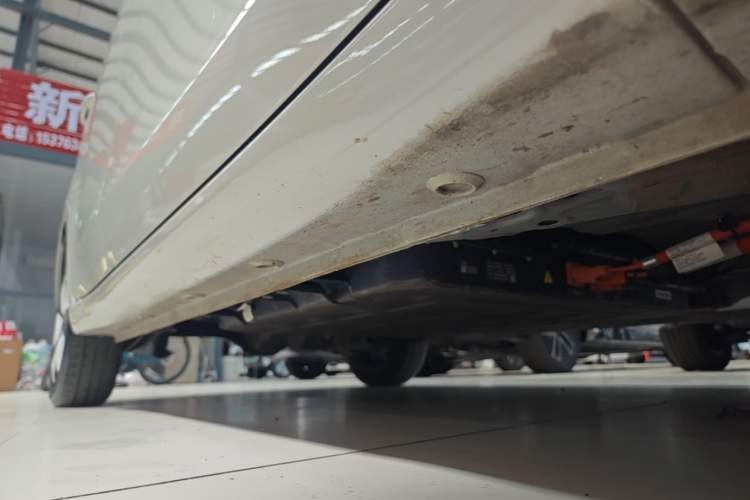 Used Wuling Hongguang MINIEV 2025 Four-Door Version Advanced Edition Right Side Sill