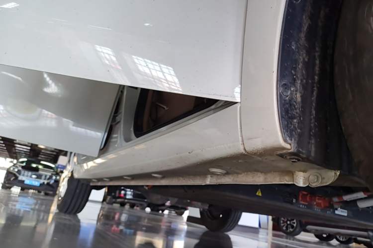 Used Wuling Hongguang MINIEV 2025 Four-Door Version Premium Edition Right Side Sill
