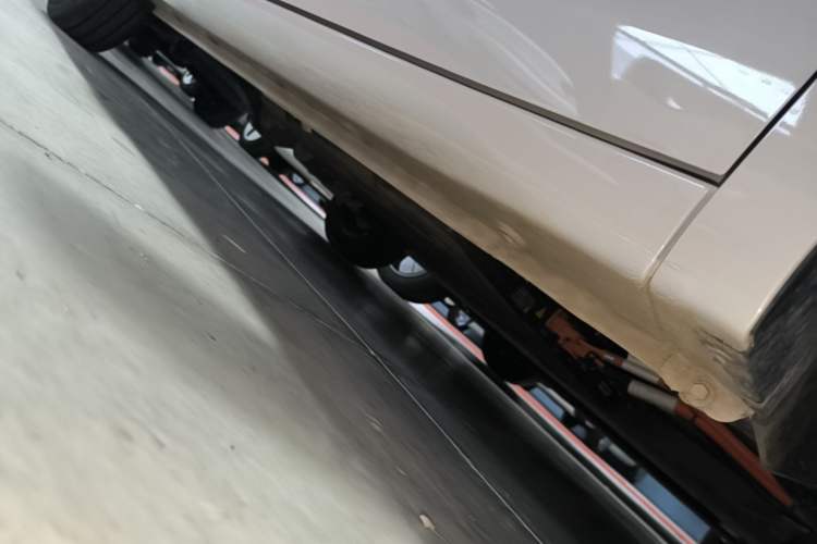 Used Wuling Hongguang MINIEV 2025 Four-Door Version Advanced Edition Right Side Sill