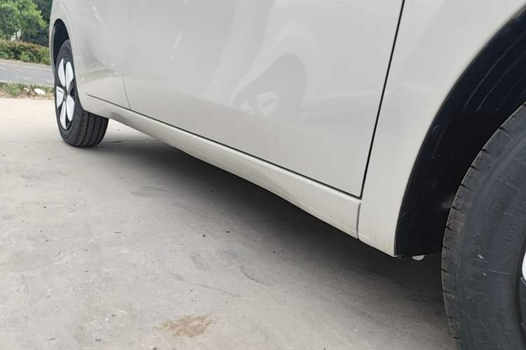 Used Wuling Hongguang MINIEV 2025 Four-Door Version Advanced Edition Right Side Sill