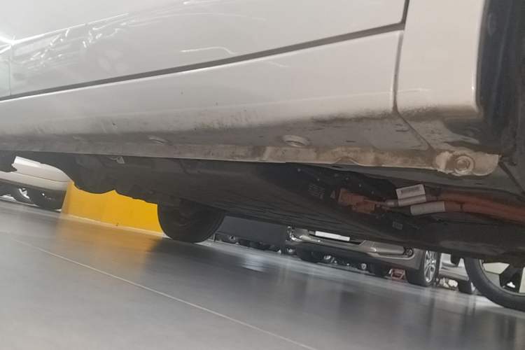 Used Wuling Hongguang MINIEV 2025 Four-Door Version Premium Edition Right Side Sill