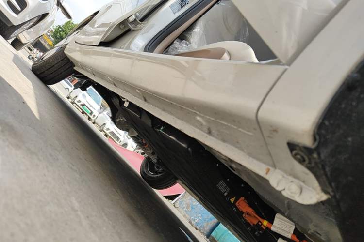 Used Wuling Hongguang MINIEV 2025 Four-Door Version Advanced Edition Right Side Sill