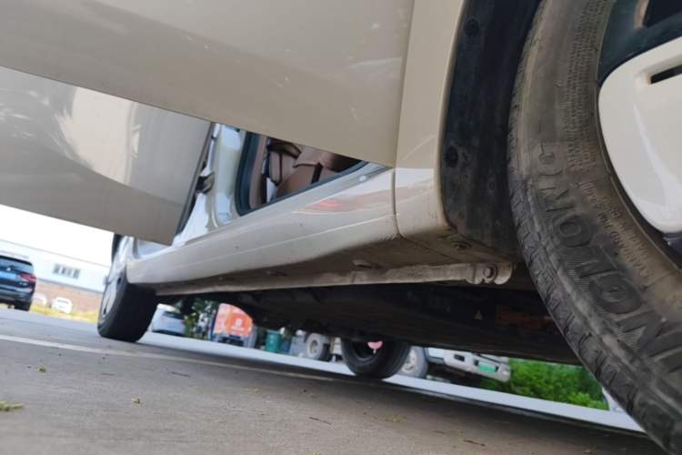 Used Wuling Hongguang MINIEV 2025 Four-Door Version Premium Edition Right Side Sill