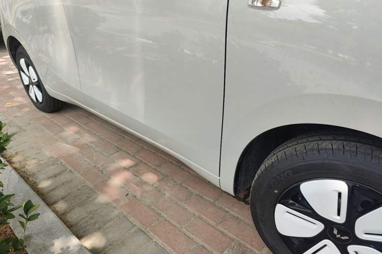 Used Wuling Hongguang MINIEV 2025 Four-Door Version Advanced Edition Right Side Sill
