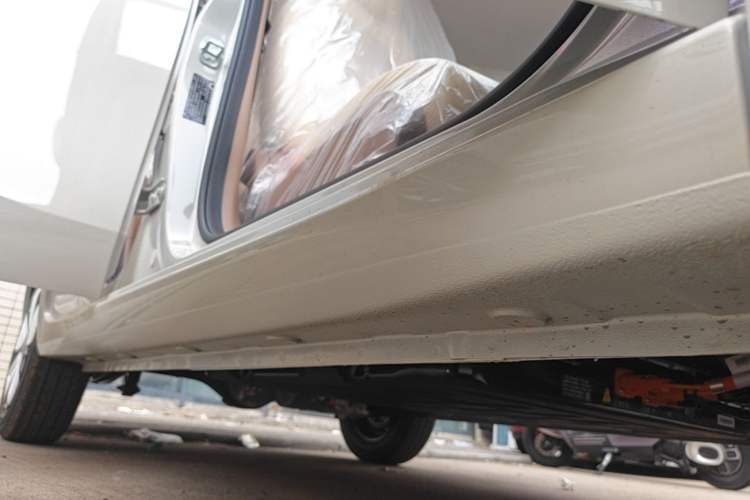 Used Wuling Hongguang MINIEV 2025 Four-Door Version Advanced Edition Right Side Sill