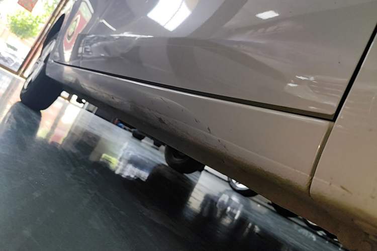Used Wuling Hongguang MINIEV 2025 Four-Door Version Advanced Edition Right Side Sill