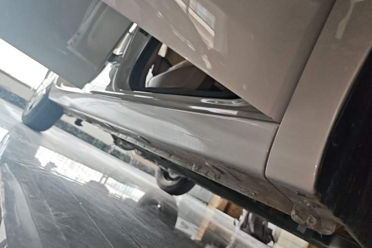 Used Wuling Hongguang MINIEV 2025 Four-Door Version Advanced Edition Right Side Sill