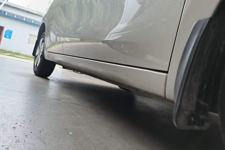 Used Wuling Hongguang MINIEV 2025 Four-Door Version Advanced Edition Right Side Sill