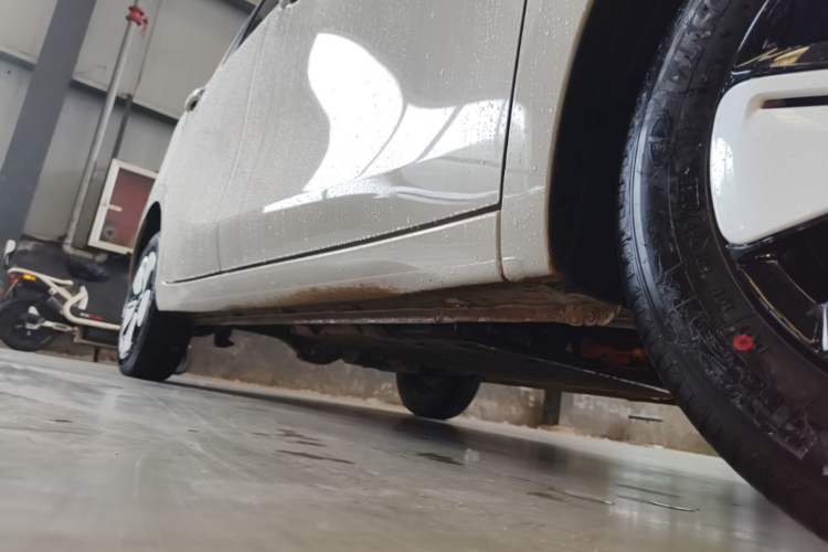 Used Wuling Hongguang MINIEV 2025 Four-Door Version Advanced Edition Right Side Sill