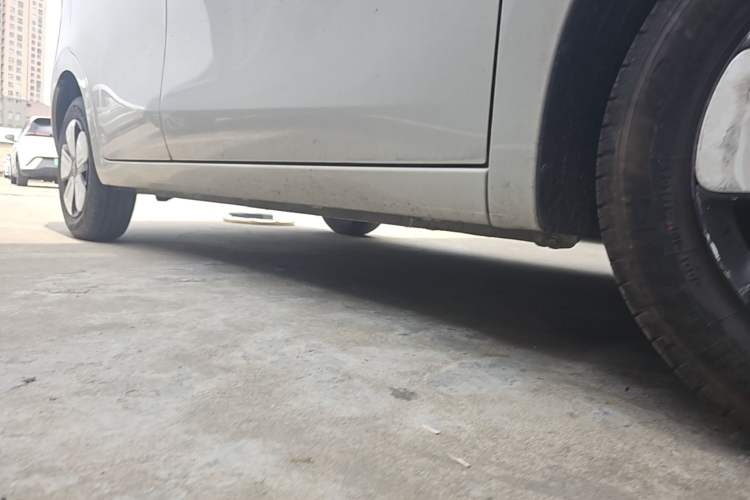 Used Wuling Hongguang MINIEV 2025 Four-Door Version Advanced Edition Right Side Sill