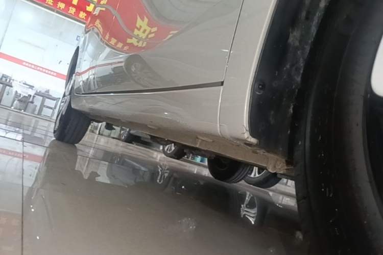 Used Wuling Hongguang MINIEV 2025 Four-Door Version Advanced Edition Right Side Sill